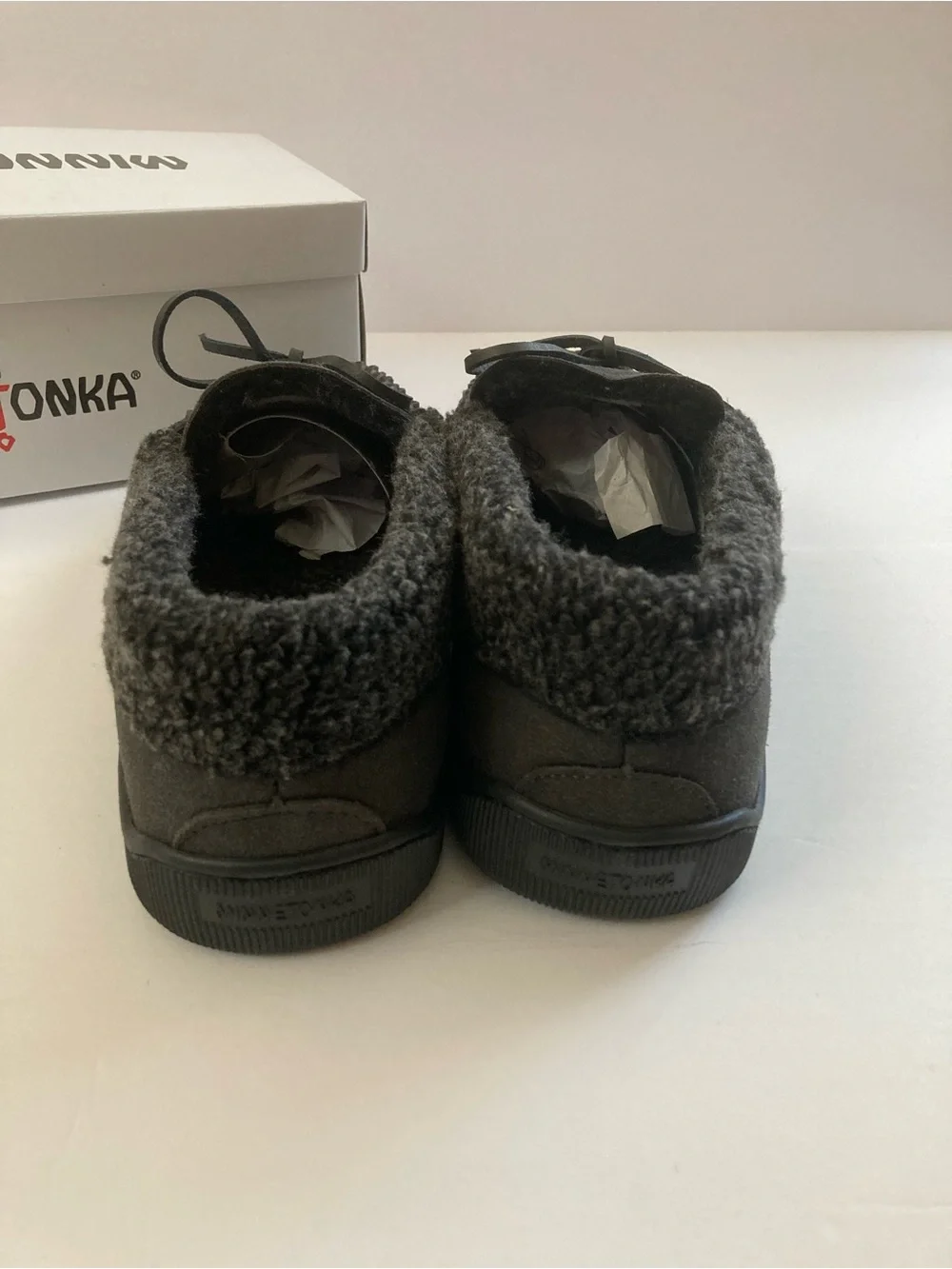 Minnetonka Mens Allen Slipper Shoes Charcoal